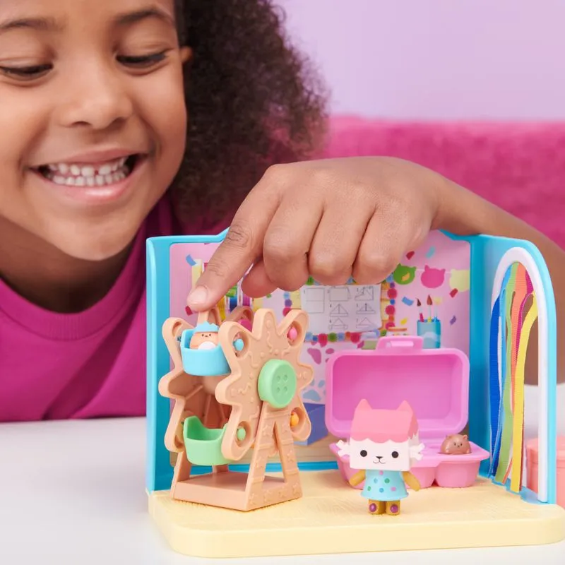 Dreamworks Gabby's Dollhouse Deluxe Room Baby Box Craft-A-Riffic Room