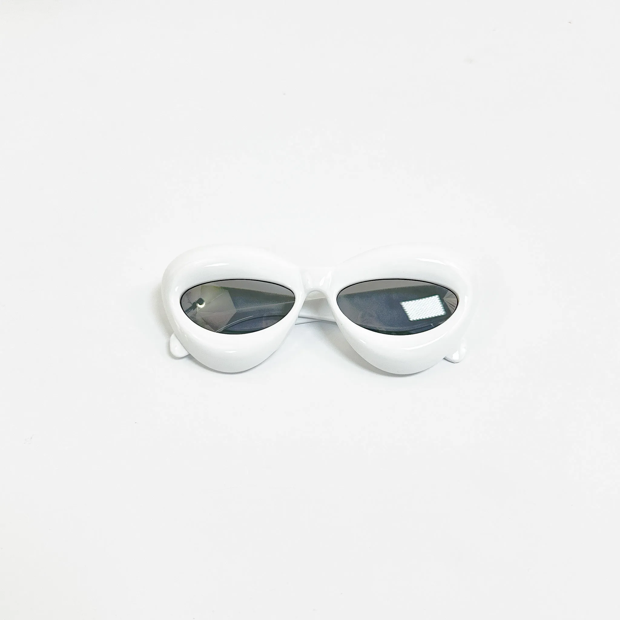 Loevve Sunnies - White